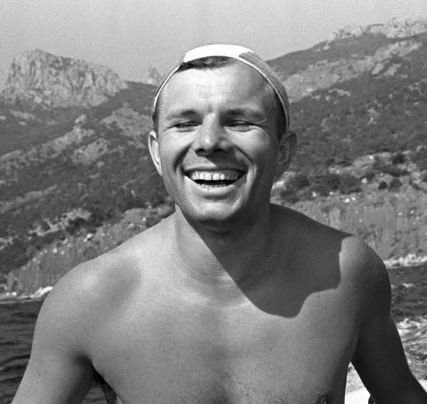 宇宙飛行後にクリミアで休暇を楽しむユーリー・ガガーリン、1961年。 宇宙飛行後にクリミアで休暇を楽しむユーリー・ガガーリン、1961年。 - Sputnik 日本