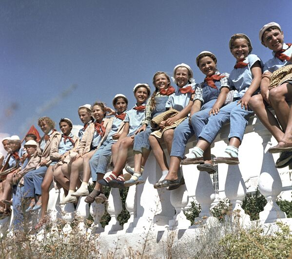 Ｖ．Ｉ．レーニン名称全ソ連ピオネール・キャンプ「アルテク」で休暇を過ごす学生たち、１９６３年。 - Sputnik 日本