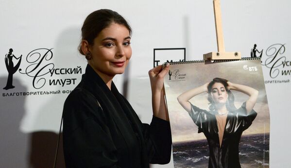 カレンダー「アイヴァゾフスキーの大自然」のモデルである女優のマリヤ・カザコワ - Sputnik 日本