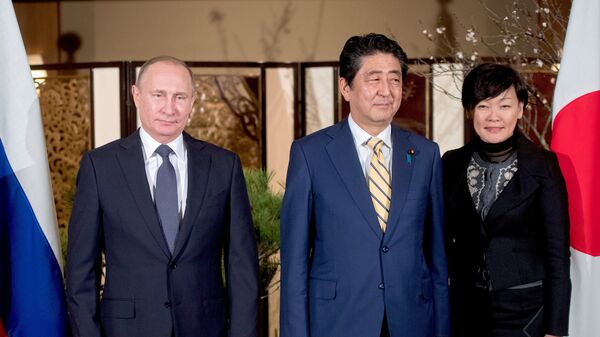 プーチン大統領と安倍首相夫妻 - Sputnik 日本