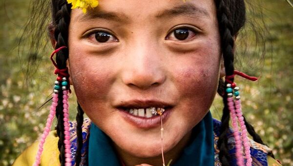 Работа китайского фотографа Zijie Gong Between Sichuan and Tibet, China победителя в номинации Young TPOTY 15-18 конкурса Travel Photographer of the Year-2016 - Sputnik 日本