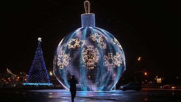 世界最大のクリスマスの玉飾り - Sputnik 日本