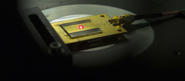 ダイアモンドラジオ:学者が天然ダイヤからミニラジオ作る ダイアモンドラジオ:学者が天然ダイヤからミニラジオ作る - Sputnik 日本