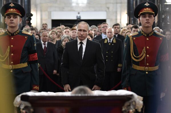 ロシアのアンドレイ・カルロフ駐トルコ大使の葬儀に参加したプーチン大統領 - Sputnik 日本