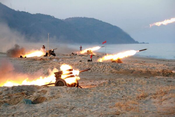 発射装置へのミサイル搭載、北朝鮮で - Sputnik 日本