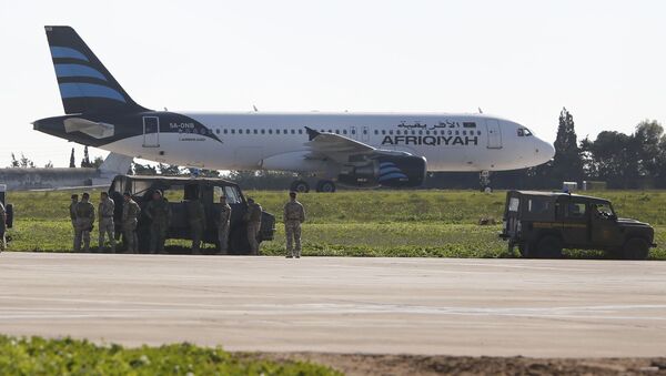 ハイジャックされたリビア機の乗員が現在飛行機から出ているーマスコミ - Sputnik 日本