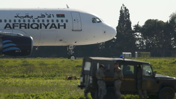 リビア機ハイジャック犯、カダフィ大佐の息子開放を要求ーメディア - Sputnik 日本