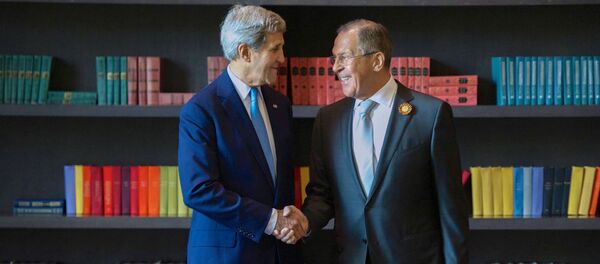 ラヴロフ外相とケリー国務長官 米大統領選後初の会談 ラヴロフ外相とケリー国務長官 米大統領選後初の会談 - Sputnik 日本