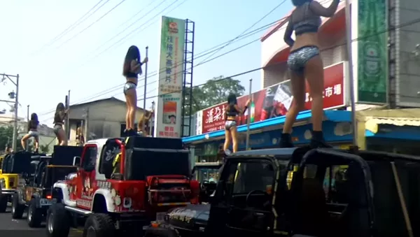 50人のストリッパーが葬列で盛大に政治家をお見送り、台湾【動画】 - Sputnik 日本