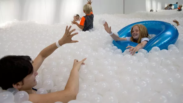 シドニーに大量のボールでできたビーチが登場【写真】 - Sputnik 日本