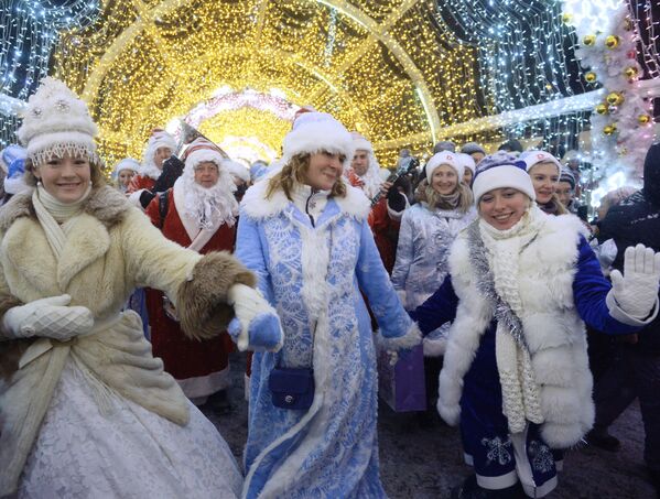 モスクワの雪娘パレード、１月１２日目抜き通りのトヴェルスカヤ通りで決行 - Sputnik 日本