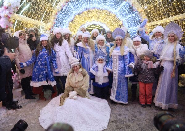 雪娘パレードはモスクワっ子にも観光客にも大人気 - Sputnik 日本