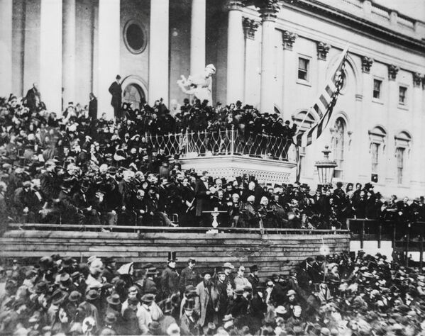 1865年、第16代米大統領エイブラハム・リンカーンが第二の就任演説している。 - Sputnik 日本