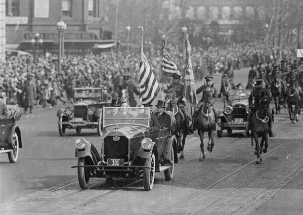 1925年、第30代米大統領カルビン・クーリッジが就任式のパレードで - Sputnik 日本