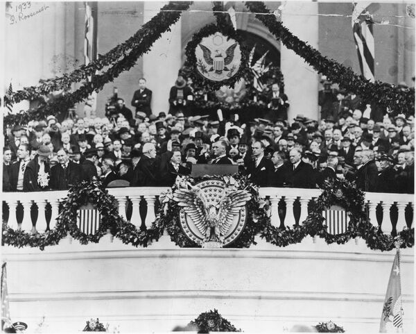 1933年、最高裁判所長官のチャールズ・フーズがフランクリン・ルーズベルトに就任宣誓をさせている。 - Sputnik 日本