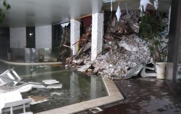 イタリア　倒壊したホテルの瓦礫の中から生存者6人見つかる - Sputnik 日本
