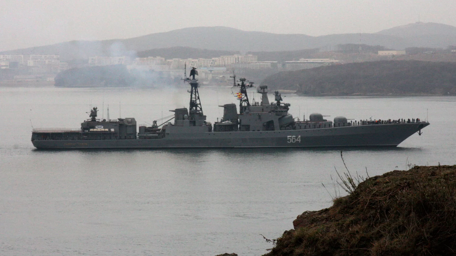 大型対潜艦「アドミラル・トリブツ」