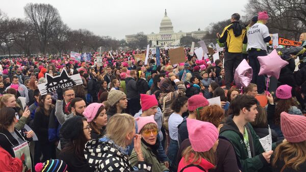 ワシントンでトランプ新大統領就任に抗議する「女性行進」50万強 - Sputnik 日本