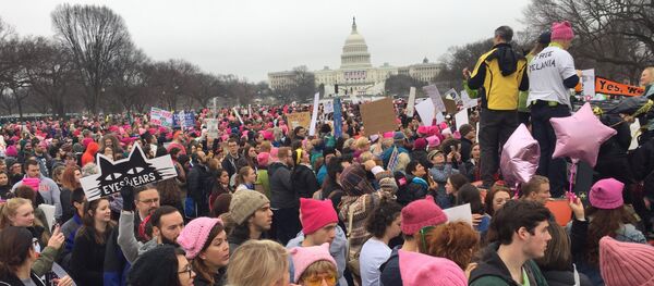 ワシントンでトランプ新大統領就任に抗議する「女性行進」50万強 ワシントンでトランプ新大統領就任に抗議する「女性行進」50万強 - Sputnik 日本