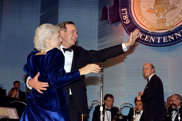 バーバラ・ブッシュさんは、ジョージ・ブッシュ第41代米大統領の夫人であり、ジョージ・ブッシュ・ジュニア第43代大統領の母でもある。 - Sputnik 日本