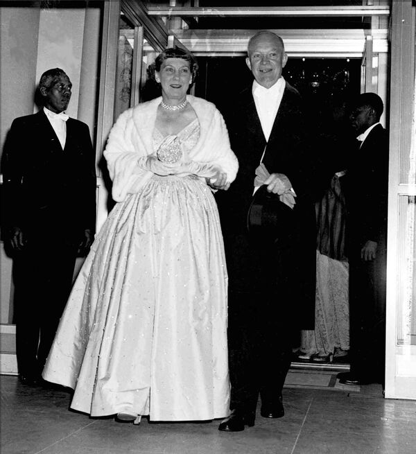 ドワイト・D・アイゼンハワー大統領とその妻メアリーさん。1953年就任式の舞踏会直前で。 - Sputnik 日本
