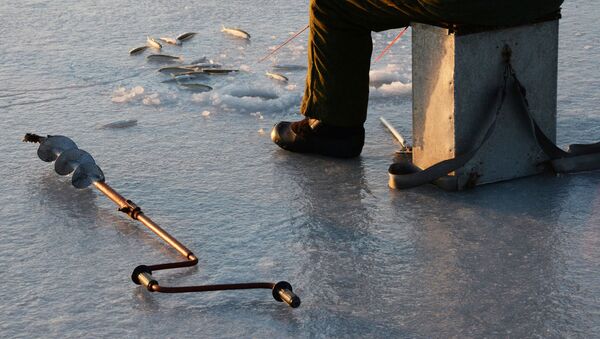 真冬のシベリアの川底に丸一日　沈んでいてもiPhone 7は使えるか？　地元ジャーナリスト試す 【動画】 - Sputnik 日本