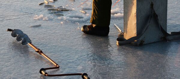 真冬のシベリアの川底に丸一日 沈んでいてもiPhone 7は使えるか? 地元ジャーナリスト試す 【動画】 真冬のシベリアの川底に丸一日 沈んでいてもiPhone 7は使えるか? 地元ジャーナリスト試す 【動画】 - Sputnik 日本