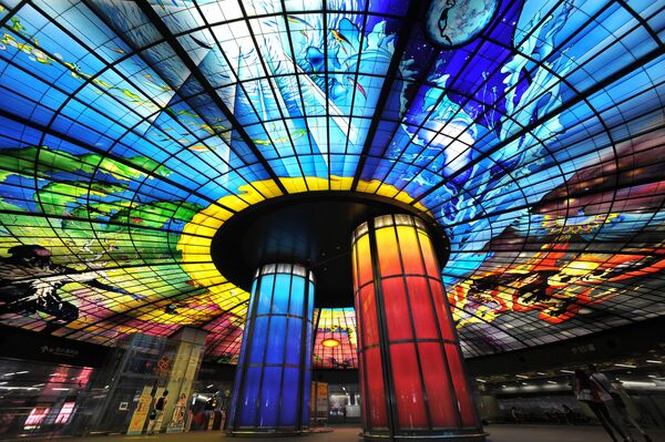 台湾南部の高雄市にある地下鉄駅「美麗島駅」の内装 - Sputnik 日本