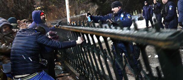 ルーマニア最大規模の抗議行動　政府の建物を１５万人のデモが取り囲む - Sputnik 日本