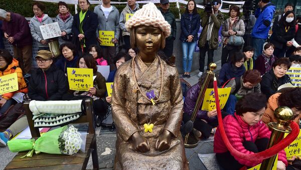 釜山の慰安婦像前、撤去要求の男性が３週間の単独デモ - Sputnik 日本