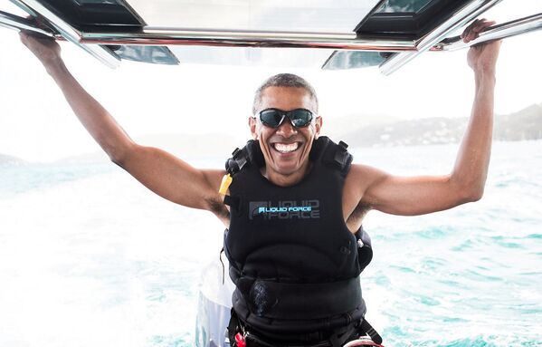 オバマ元大統領、カイトサーフィンで - Sputnik 日本