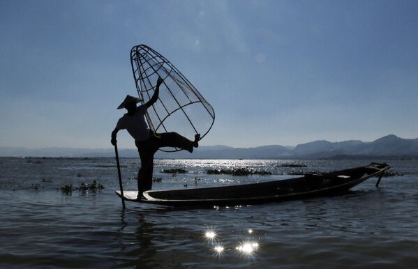 インレ湖で釣り糸をたれる、ミャンマー - Sputnik 日本