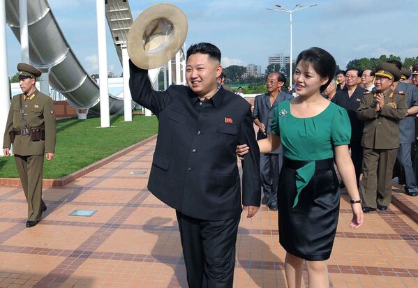 北朝鮮の指導者、金正恩氏と李雪主夫人 - Sputnik 日本