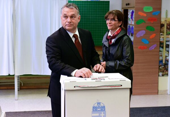 ハンガリーのオルバーン・ヴィクトル首相とアニコ・レヴァイ夫人 - Sputnik 日本