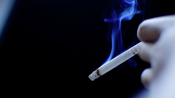 喫煙と非喫煙カップルの「密かな戦い」 - Sputnik 日本