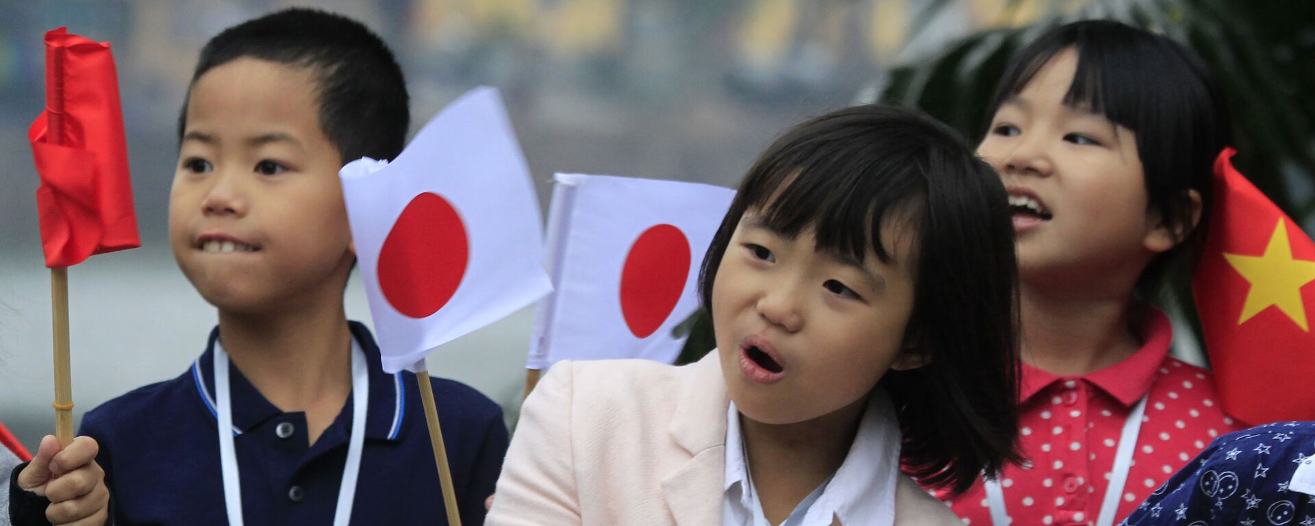 ベトナムと日本の旗を持っている子供たち - Sputnik 日本, 1920, 23.01.2023