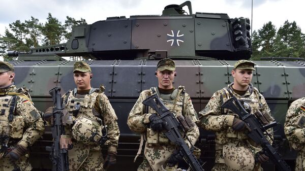 Солдаты панцергренадерского батальона перед БМП Пума в Германии - Sputnik 日本