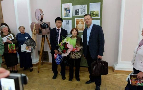 （左から）通男さん、エミリヤさん、エミリヤさんの甥 - Sputnik 日本