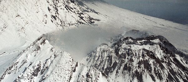 カムチャッカのベズイミアニ火山、危険度最高レベルに - Sputnik 日本