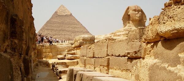 エジプトで世界一背の高い男性と世界一背の低い女性が対面【写真】 エジプトで世界一背の高い男性と世界一背の低い女性が対面【写真】 - Sputnik 日本