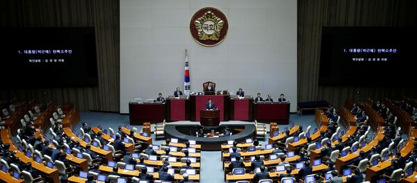 韓国の弾劾裁判で罷免を言い渡した裁判官、頭にカーラーを巻いたまま... - Sputnik 日本