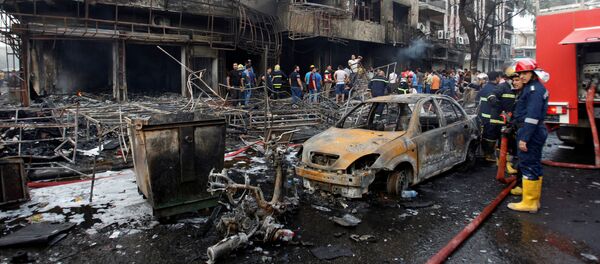 Пожарные и спасатели месте взрыва в районе Эль-Каррада в Багдаде - Sputnik 日本