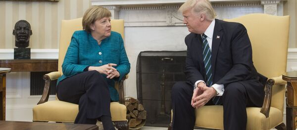 ホワイトハウス、トランプ大統領がなぜメルケル首相と握手しなかったのかについて説明する - Sputnik 日本