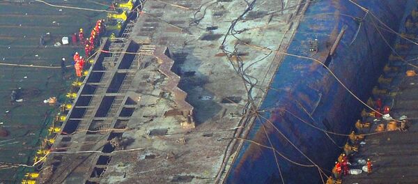 引揚げ後のセウォル号から遺体発見 引揚げ後のセウォル号から遺体発見 - Sputnik 日本