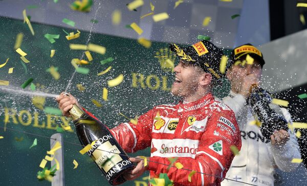F1オーストラリア・グランプリのメルボルンでの決勝開幕戦勝利を祝うセバスチャン・フェテル（ドイツ、フェラーリ） - Sputnik 日本