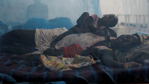 Женщина со своими детьми в педиатрическом отделении больницы Medecins Sans Frontieres миссии ООН в Южном Судане  - Sputnik 日本