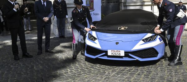 イタリア　高級スーパースポーツカーがパトカーに - Sputnik 日本