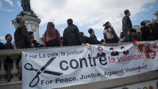 仏パリで大規模デモ　中国人男性射殺への抗議続く - Sputnik 日本