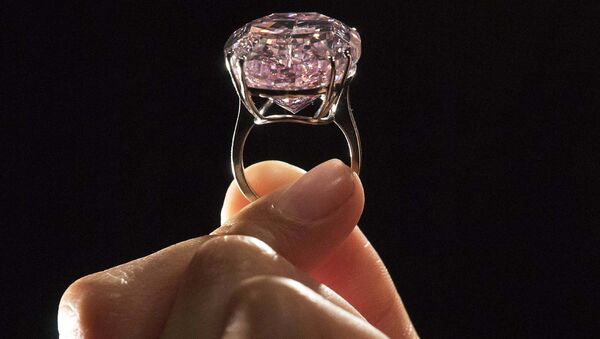 ダイヤモンド「ピンクスター」　過去最高７８億円で落札 - Sputnik 日本