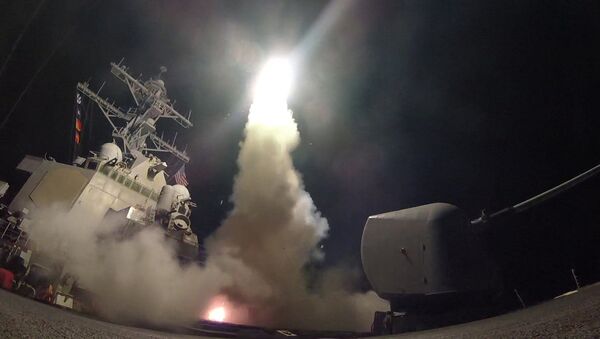 Американский эсминец USS Porter во время пуска ракет по сирийской авиабазе в Средиземном море  - Sputnik 日本